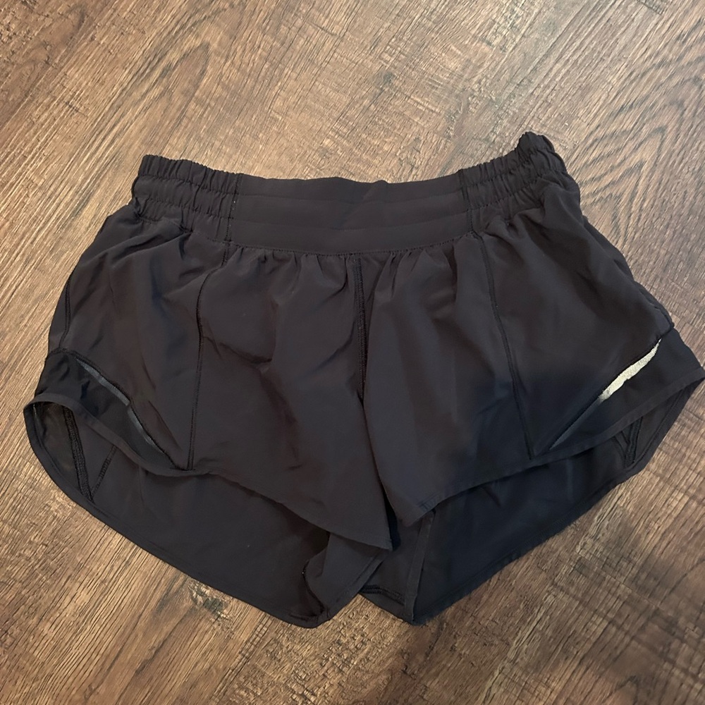 Lululemon size 6 regular black hottie hot short